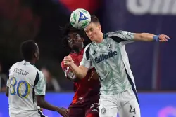 New England Revolution score late goal, earn tie at home